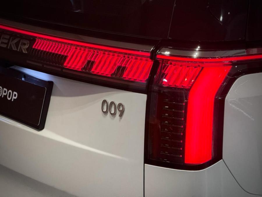009 AWD - Image 4